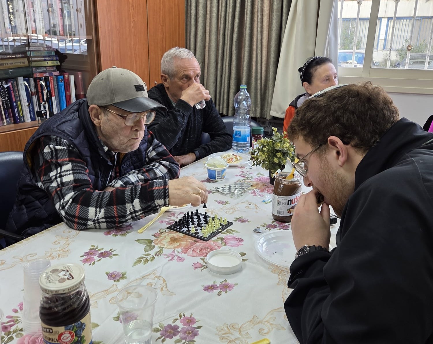 יום בעקבות השמש